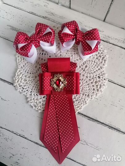 Бантики и галстук-брошь ручной работы