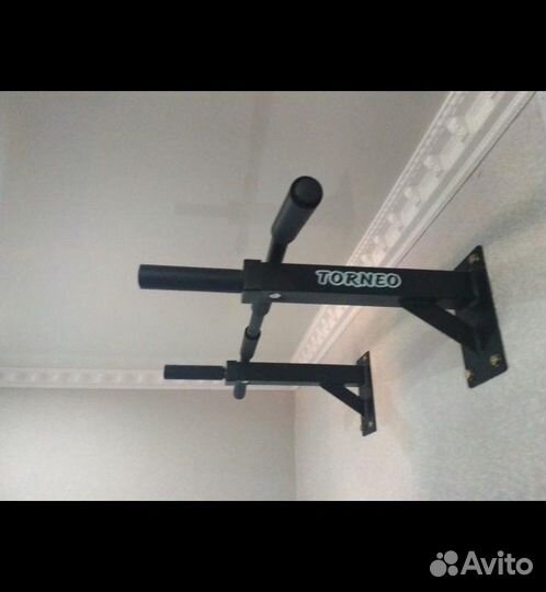 Турник настенный