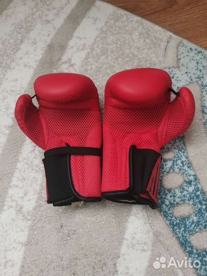 Боксерские перчатки