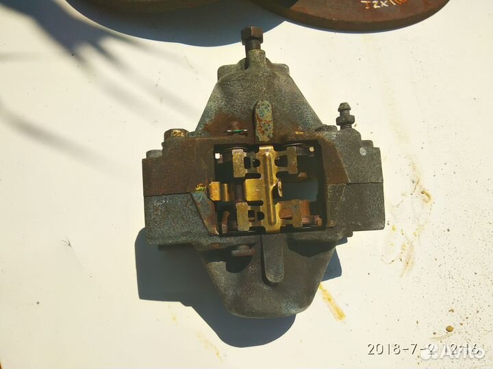 Правый задний суппорт в сборе JZX110 JCE10 SXE10