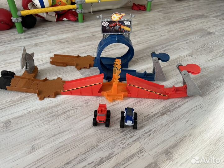 Автотрек с машинками «Вспыш и крушила»