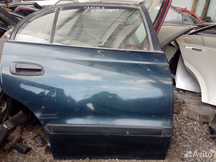 Toyota carina e дверь задняя правая