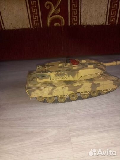 Машинки,танк и тд