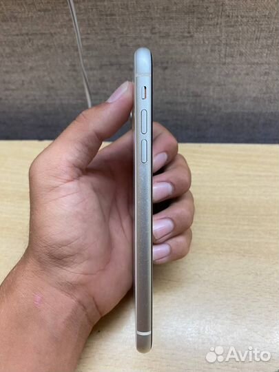 Телефон iPhone 11