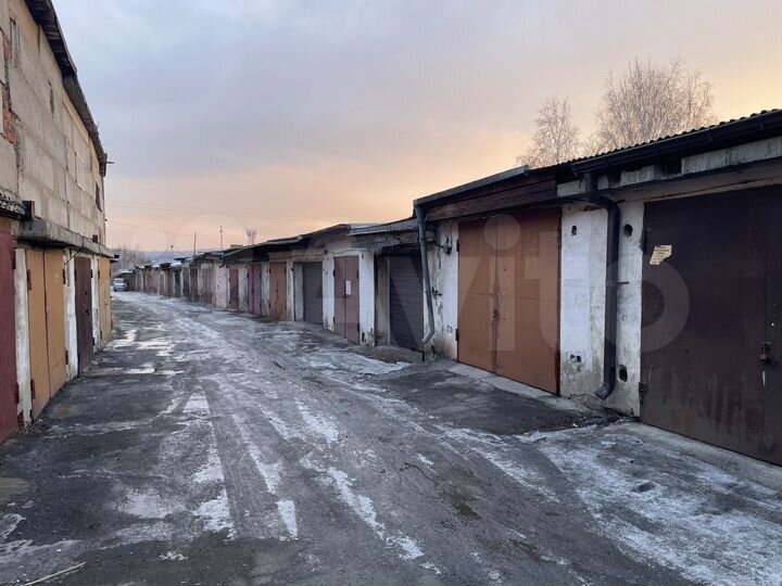 Гараж, > 30 м²