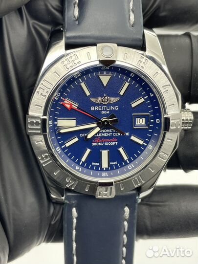 Часы Breitling Avenger II GMT A32390111