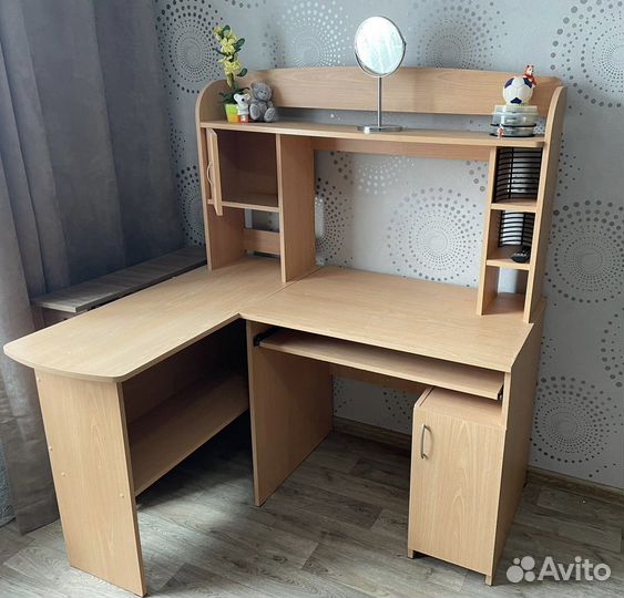 Стол для компьютера угловой
