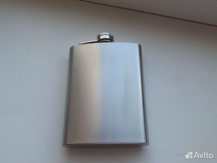 Подарок на 23 февраля. Фляжка с гравировкой