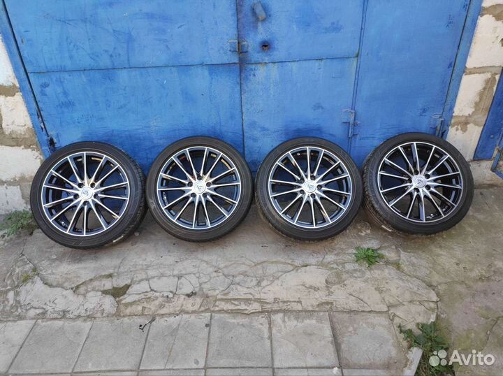 R18 Bridgestone Regno GR001 225/45, PCD 5x114.3 DIA 73.1