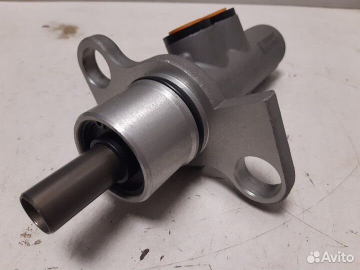 Цилиндр тормозной главный Audi A6 C5 1997-2004