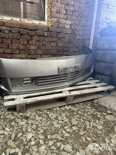 Передний бампер Nissan wingroad y11