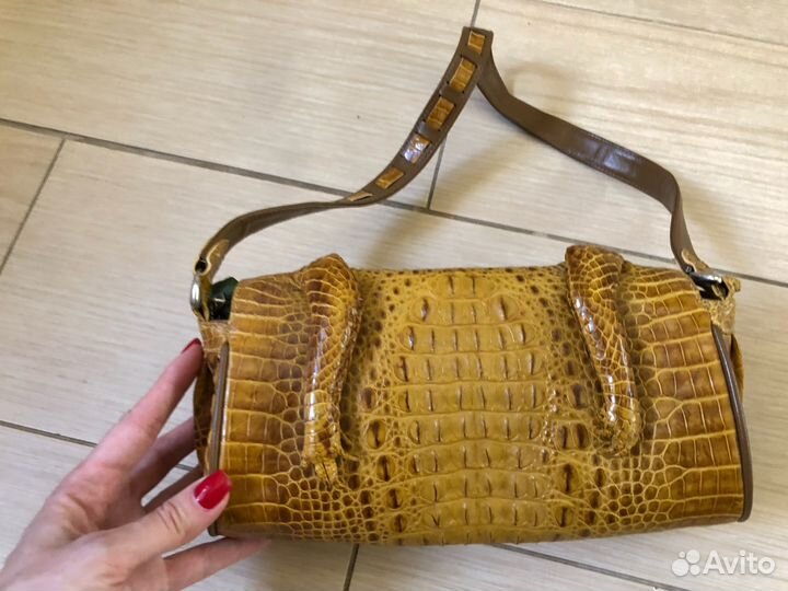 Сумка из кожи крокодила клатч