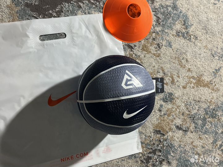 Баскетбольный мяч 7 nike playground 8P 2.0 G