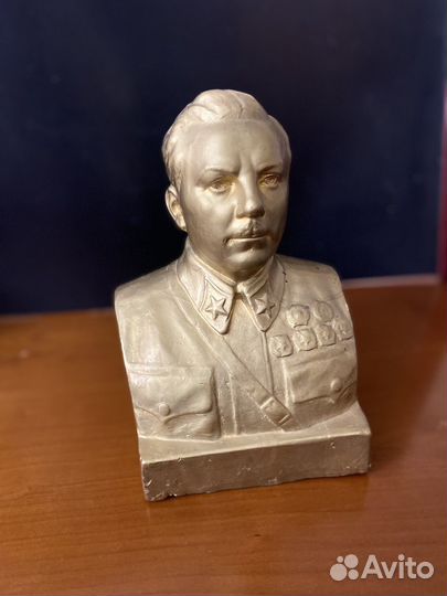 Бюст Ворошилова 1938 гжель