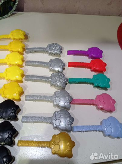 Подставки и расчёски для кукол Монстер Хай