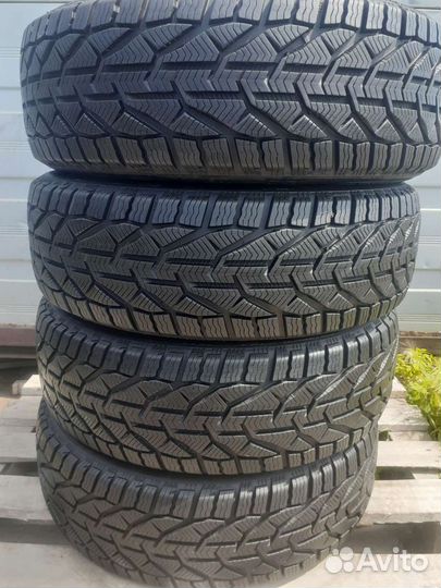 Kormoran SNOW 215/60 R17 96H