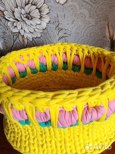 Корзинка с тюльпанами