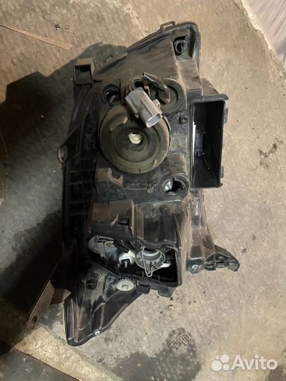 Фара левая avensis т250 оригинал