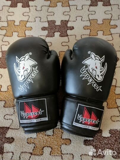 Боксерские перчатки, щитки
