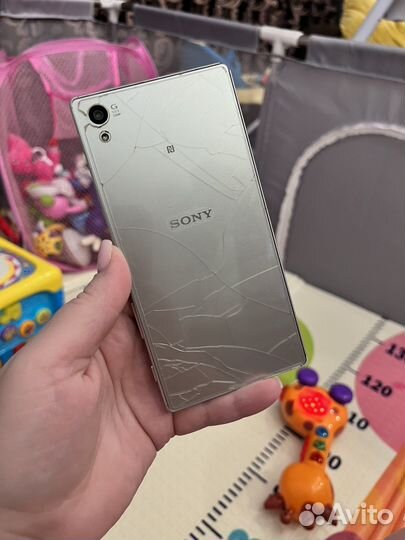 Телефон Sony xperia z5