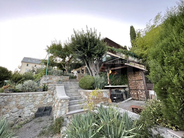 Дом 100 м² на участке 2 сот.