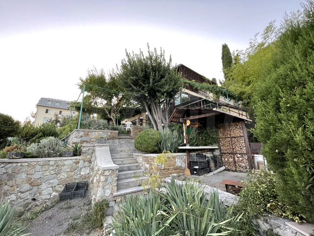 Дом 100 м² на участке 2 сот.