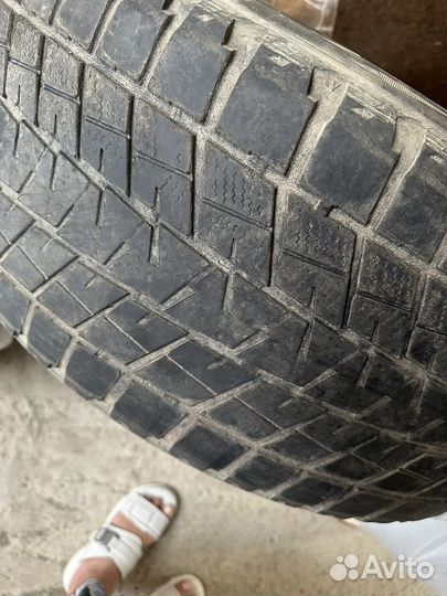 Bridgestone Blizzak DM-V2 275/50 R22 111T