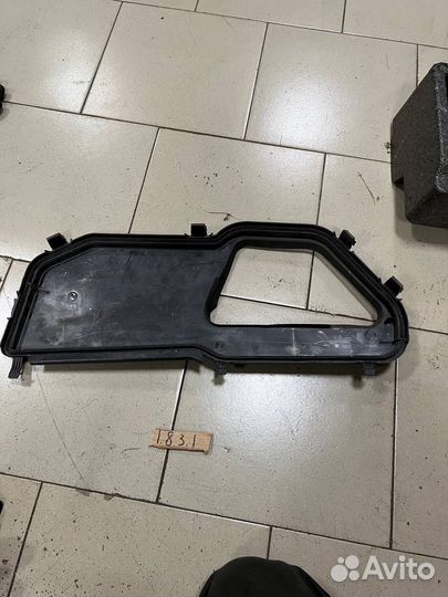 Корпус воздушного фильтра Audi Q7 4MB cvmd 2017