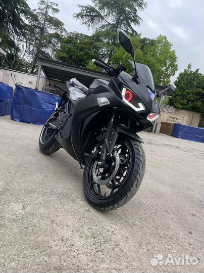 Электромотоцикл Yamaha R3