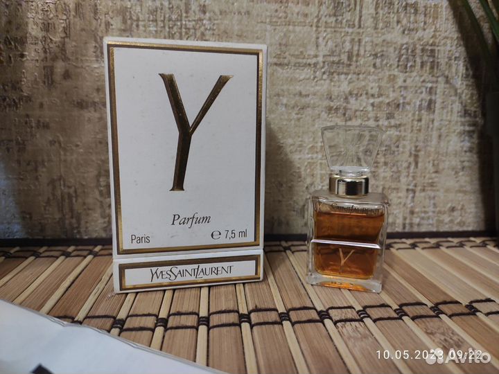 Y Yves Saint Laurent