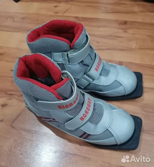 Лыжные ботинки