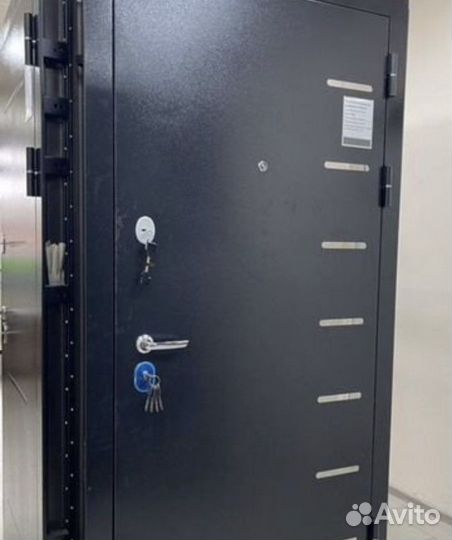 Дверь входная новая со склада