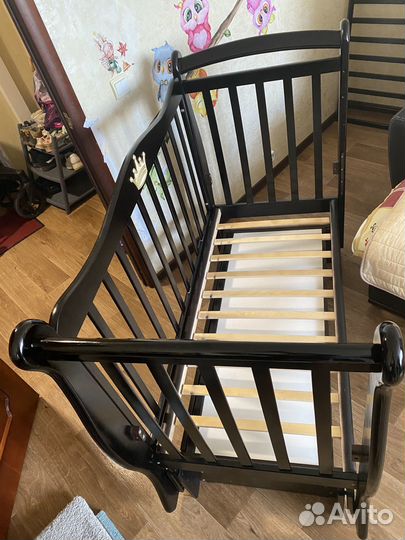 Детская кроватка с маятником и ящиком, цвет венге