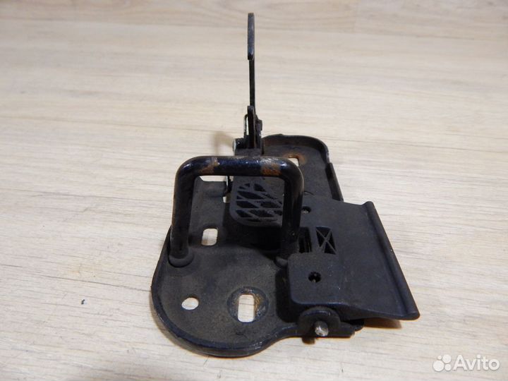 Замок капота VW Passat B6