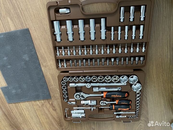 Набор инструментов для авто в чемодане