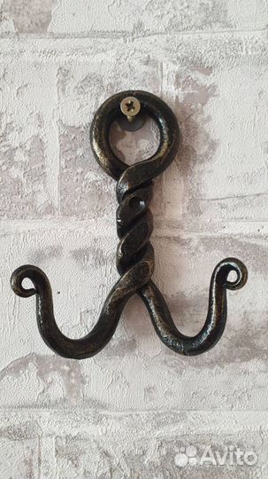 Крючок настенный