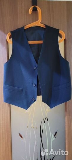 Жилет черного цвета