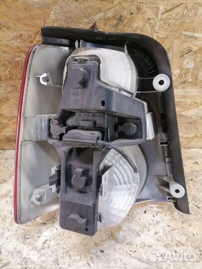 Фонарь задний правый Volkswagen Touran 1T0