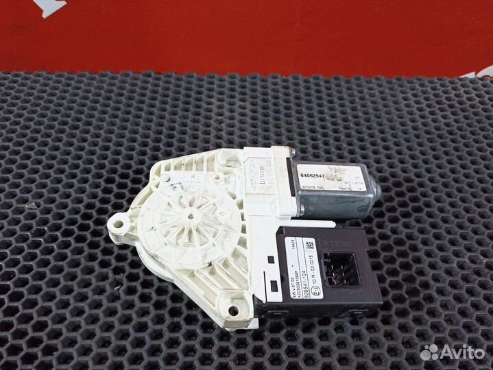 Моторчик стеклоподъемника Volvo FH