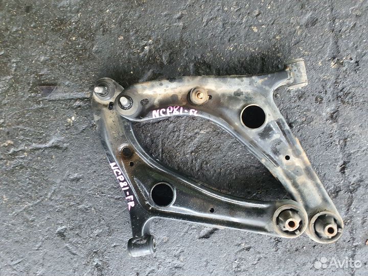 Рычаг перед лево c Toyota Sienta NCP81G 1NZ-FE