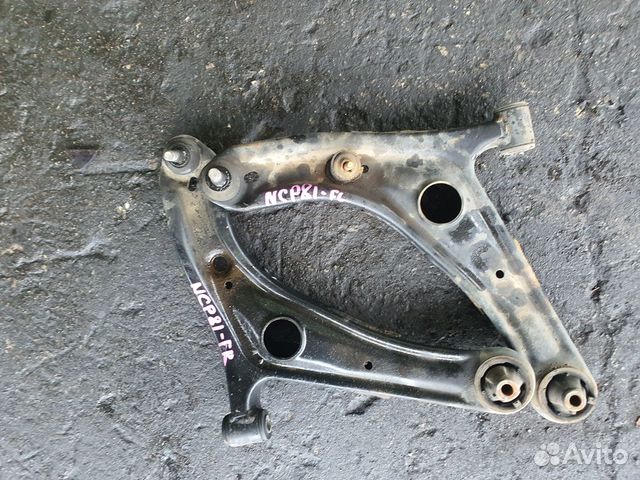 Рычаг перед лево c Toyota Sienta NCP81G 1NZ-FE