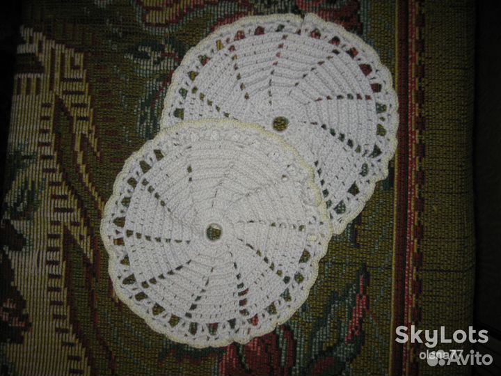 Набор из двух белых подставок под горячие блюда