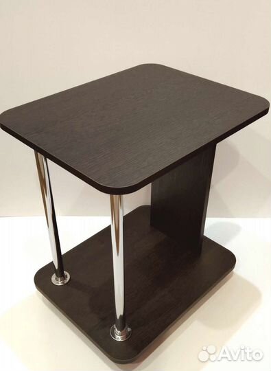 Столик на колесиках