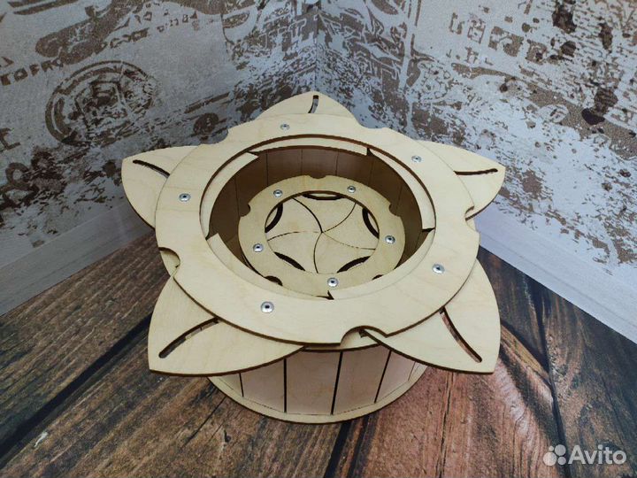 Шкатулка механическая