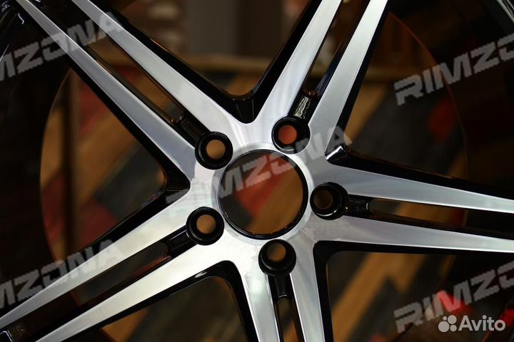 Литой диск в стиле vossen R17 5x114.3