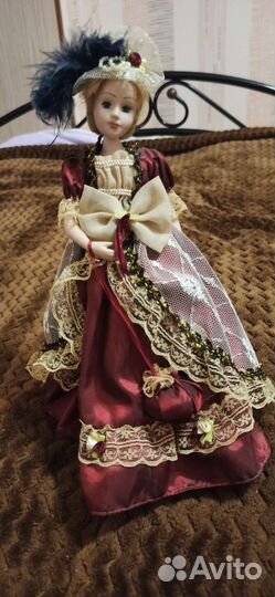 Кукла фарфоровая