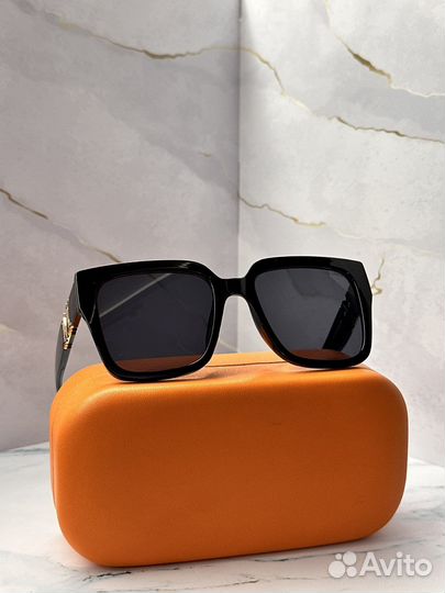 Солнцезащитные очки Max Mara