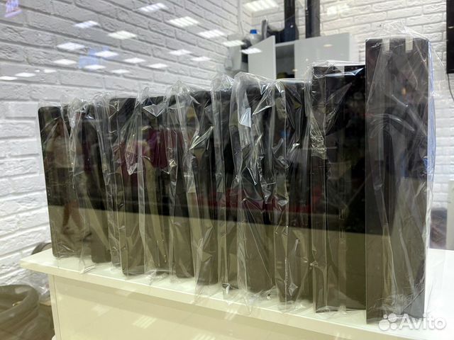 В налчии Sony PS4 + игра +гарнатия