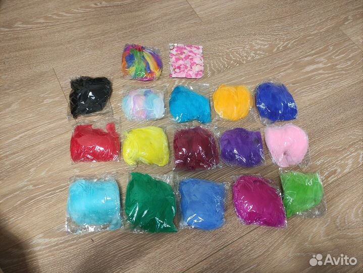 Перья для декора или наполнения крашенные