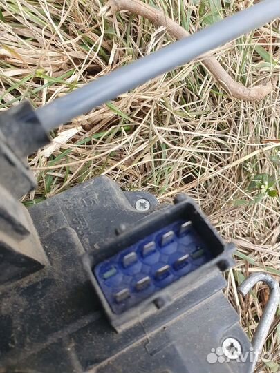 Opel Zafira A замок водительской двери